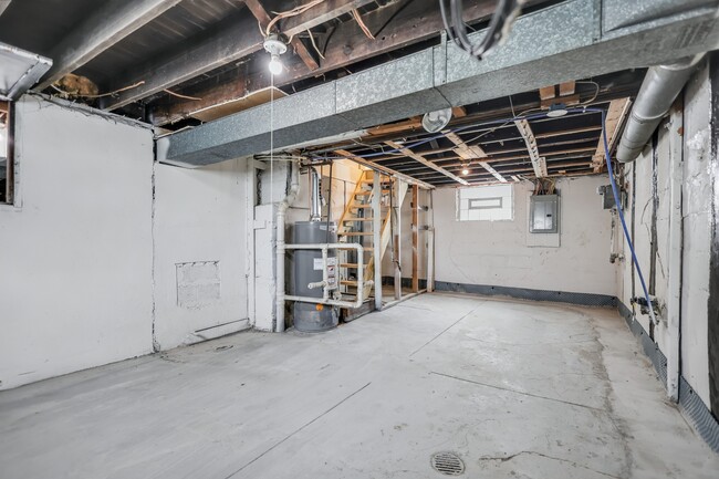 Building Photo - 3728 Standish Ave