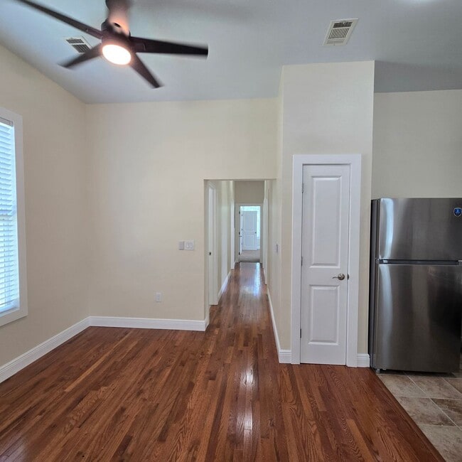 Building Photo - 1818B Elvin Dr
