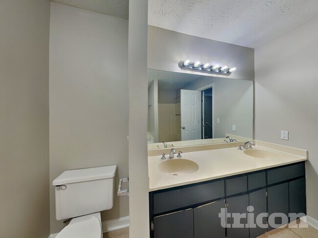 Building Photo - 1925 Sidneys Cove