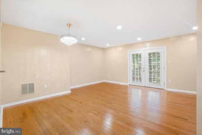 Building Photo - 8 Almanac Ct