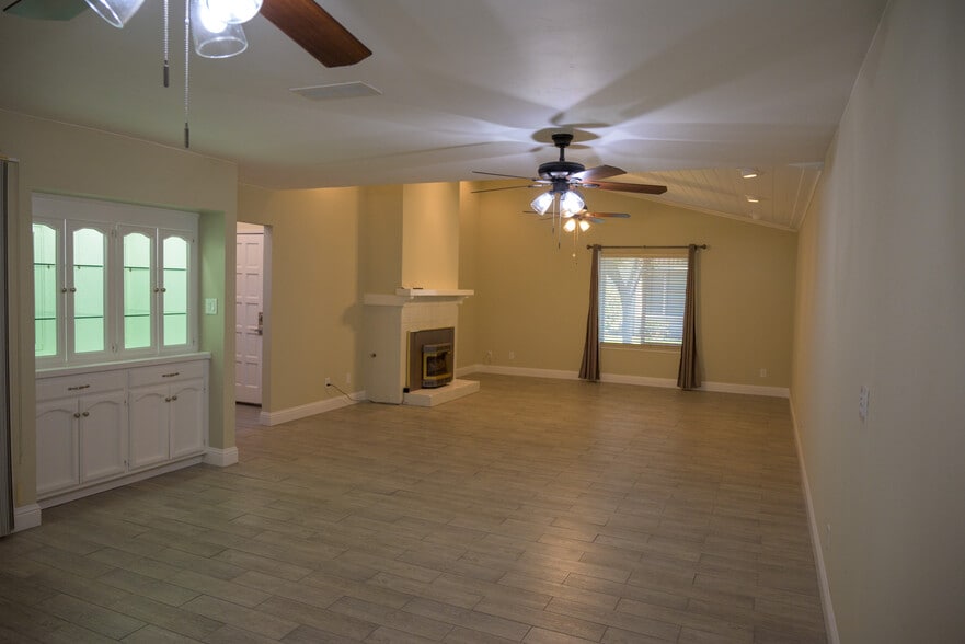 Building Photo - 1822 Cougar Ln