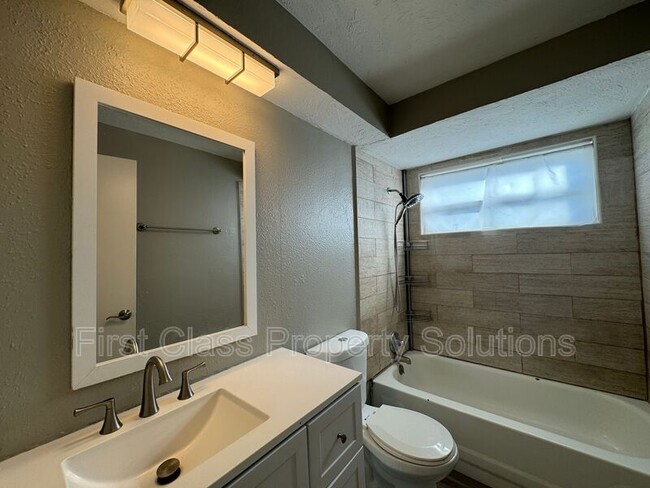 Building Photo - 3524 Hillside Dr