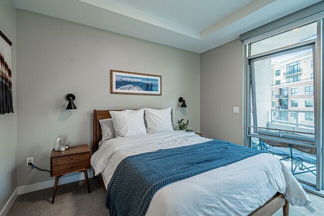 Building Photo - LUX 1BD, 1.5BA Lakehouse Condo with Bonus Den