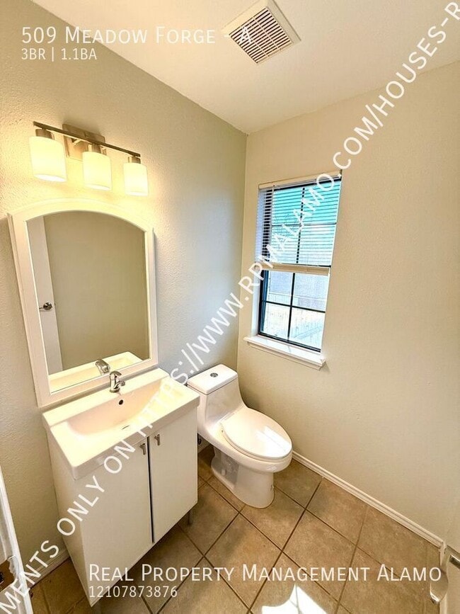 Building Photo - 509 Meadow Forge