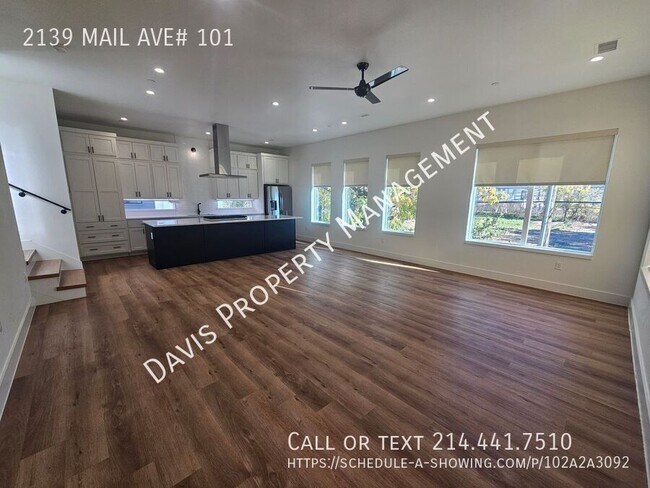 Building Photo - 2139 Mail Ave