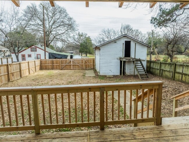 Building Photo - Freshly Updated 4 Bedroom House