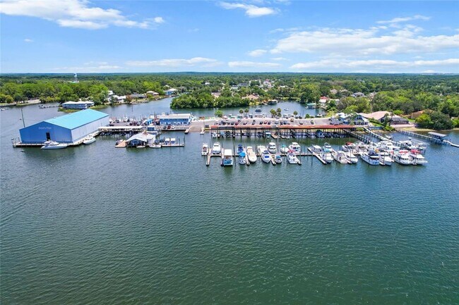 Building Photo - 222 NE 1st Ave