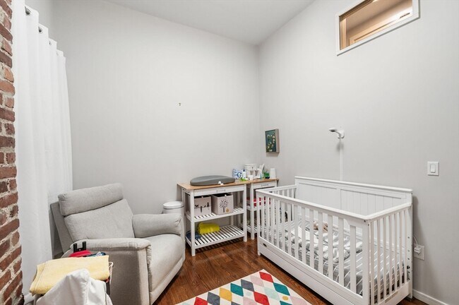 Building Photo - 178 Elm St