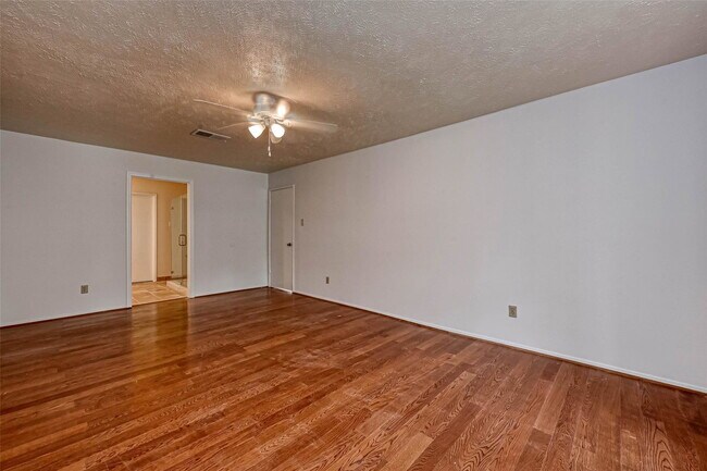 Building Photo - Pecan Ridge Drive, Sugar Land, TX 77479 - 4 BR 2 BA single-family home