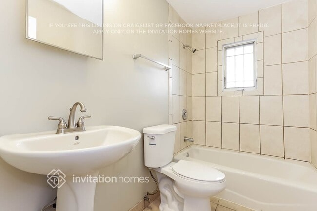 Building Photo - 9922 S 86th Ave