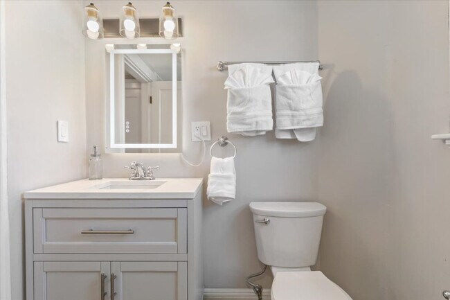 Building Photo - 17 Cedar Terrace