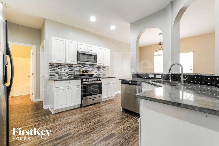 Building Photo - 7864 Wrotham Cir