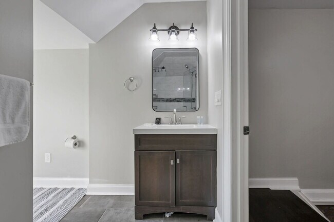 Building Photo - Stunning Restored 4BR Home Steps from Goodale Park & the Short North