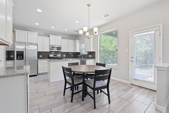 Building Photo - 307 Parkside Dr