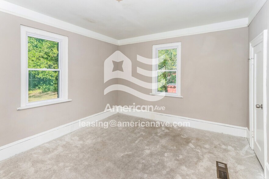 Building Photo - 870 Lynhaven Ave