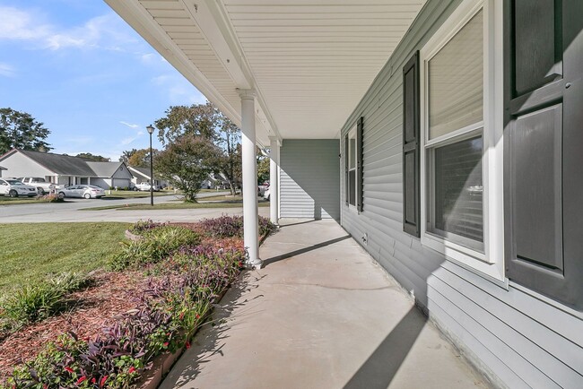 Building Photo - Completely Refreshed 3 Bedroom 2 Bathroom ...
