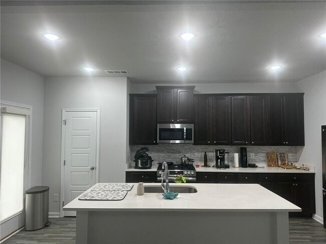 Building Photo - 144 Briarwood Dr E