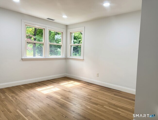 Building Photo - 51 Birchwood Rd
