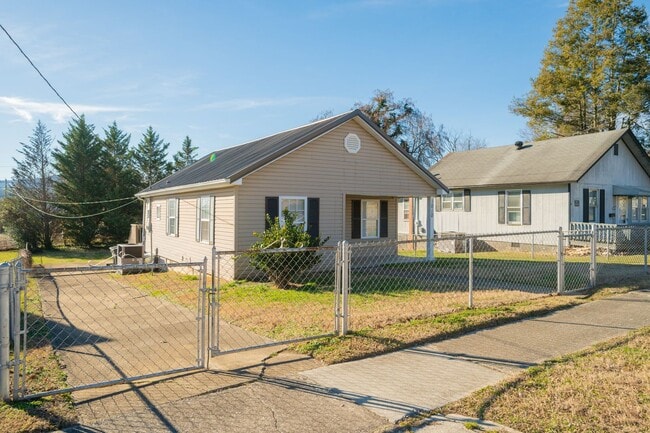 Building Photo - 2 bed/1 bath site built home