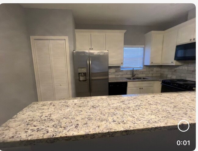 Building Photo - 3100 Walnut Bend Ln