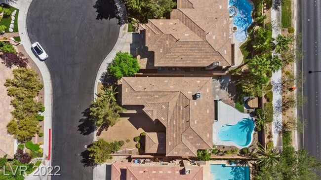 Building Photo - Recently remodeled 5 BEDROOMs/4 bathrooms,...