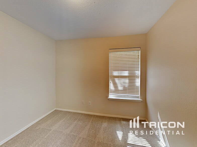 Building Photo - 1523 Hawkwolf Creek