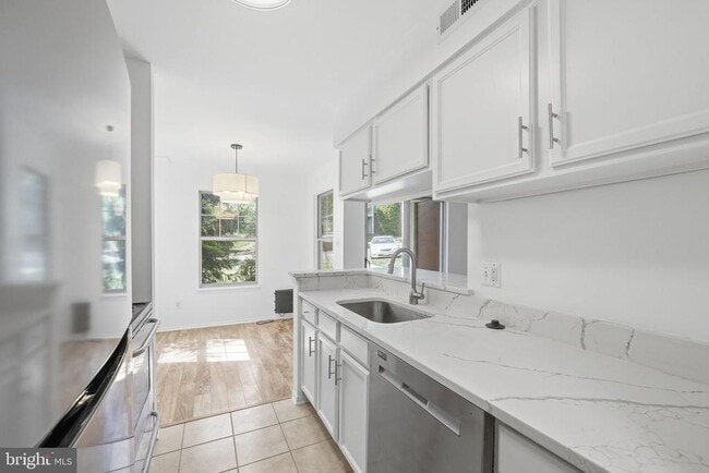 Building Photo - 1703 Ascot Way