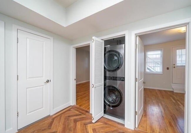 Building Photo - 408 Monroe St