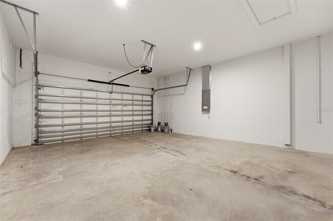 Building Photo - 7708 Moonbeam Ave
