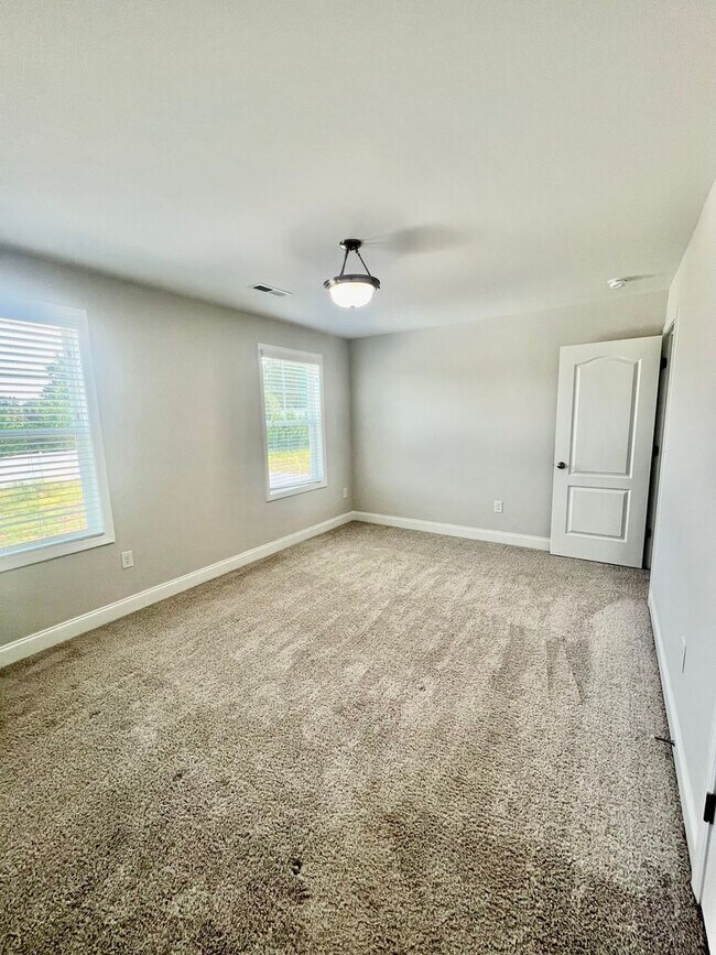 Building Photo - Stunning 4BR 3BA Home in Colfax