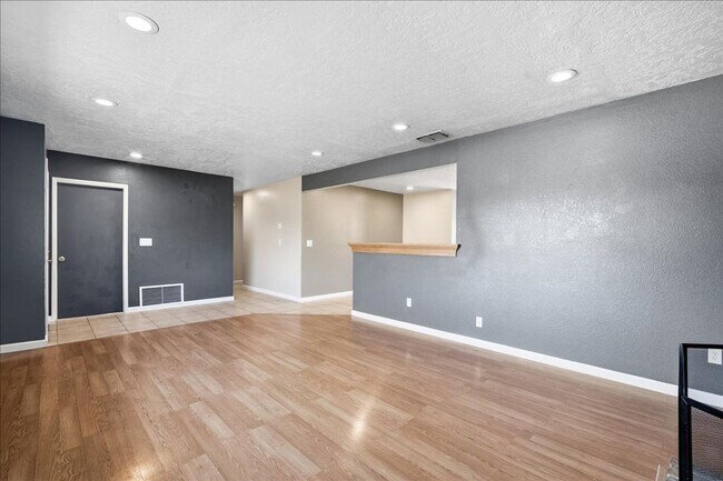 Building Photo - 2944 Calle Del Sol Way