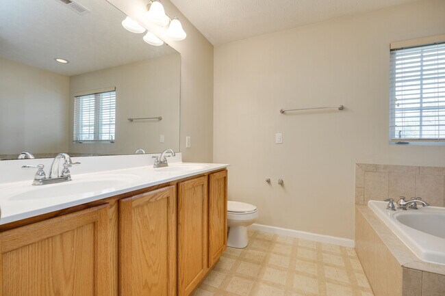Building Photo - 3594 Armada Dr