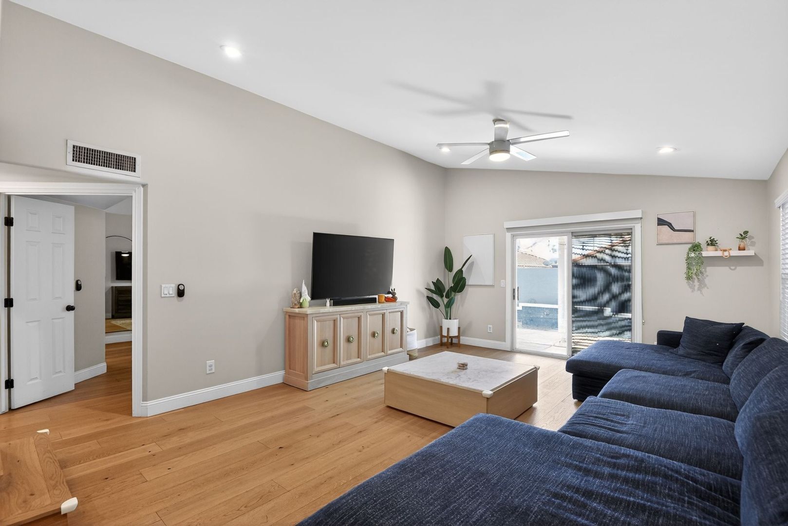 Building Photo - 8807 E Dahlia Dr