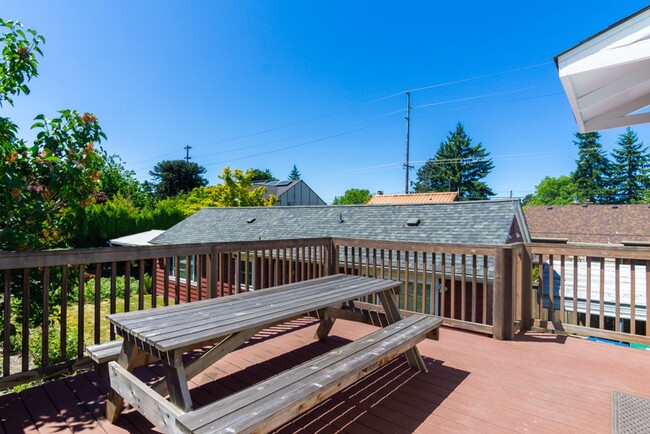 Building Photo - 5bd/4ba Seattle Home