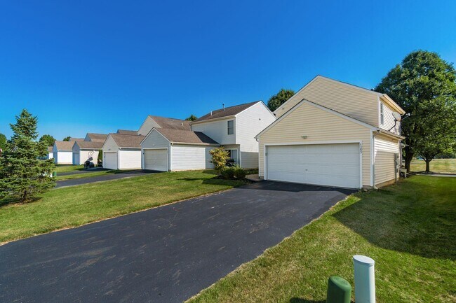 Building Photo - 1383 Pansy St