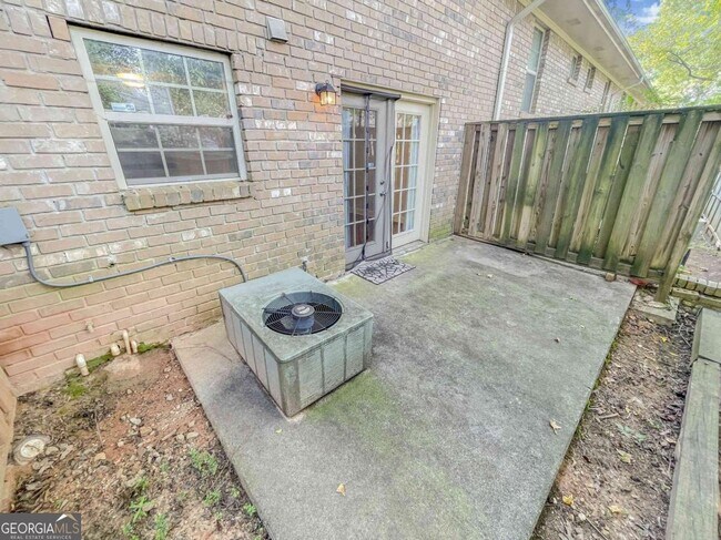 Building Photo - 27 Villa Ct SE