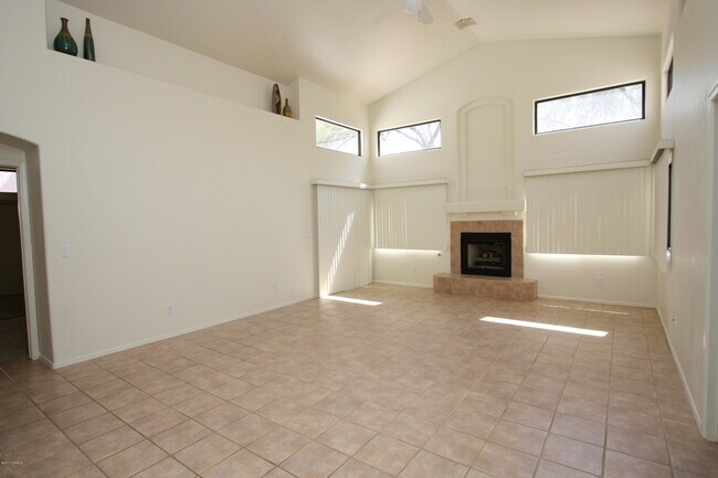 Building Photo - 1260 W Hopbush Way