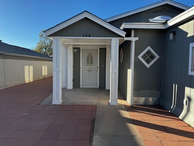 Building Photo - Rio Rancho 3 bedroom 2 bath home.