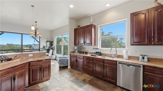 Building Photo - 628 Country Ln Dr