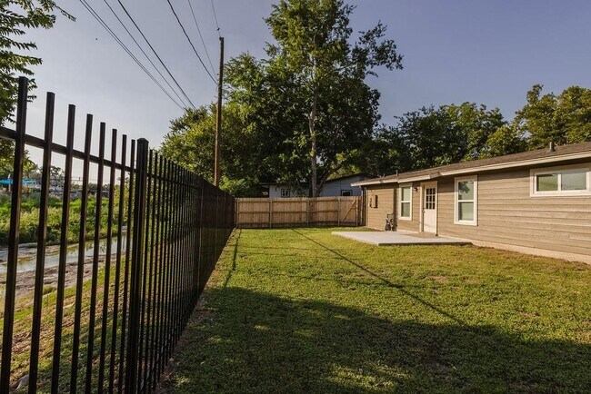 Building Photo - 501 Oakley Ct