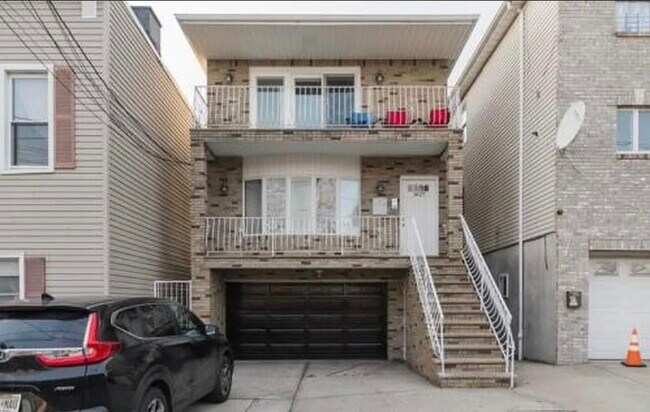 Building Photo - 3627 John F. Kennedy Blvd