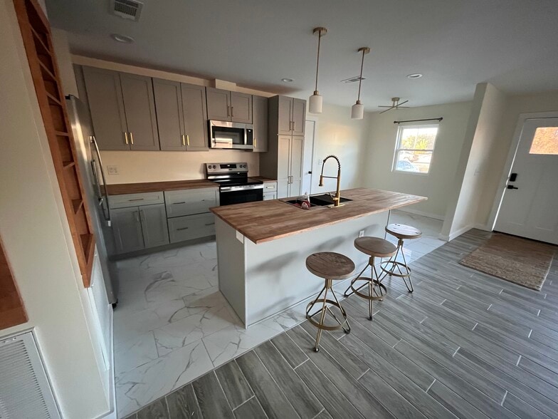 Building Photo - 100 Pecan Park Dr