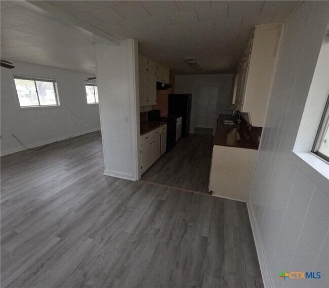 Building Photo - 218 N 4th