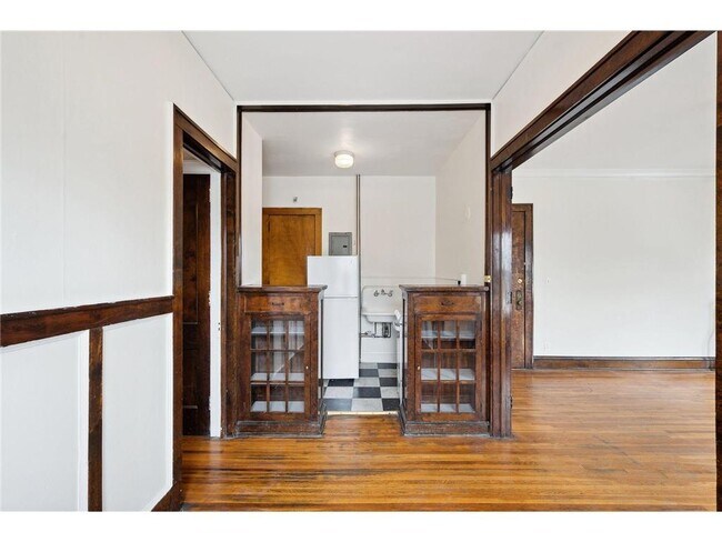 Building Photo - 1910 1st Ave S