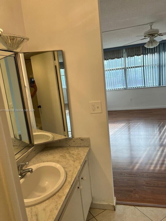 Building Photo - 1200 NE Miami Gardens Dr