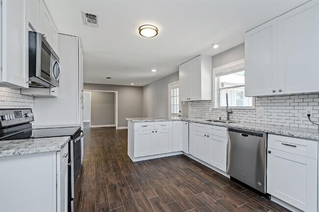 Building Photo - 1719 Longhorn Dr