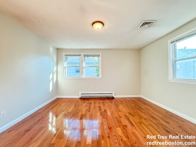 Building Photo - 74 Dunboy St