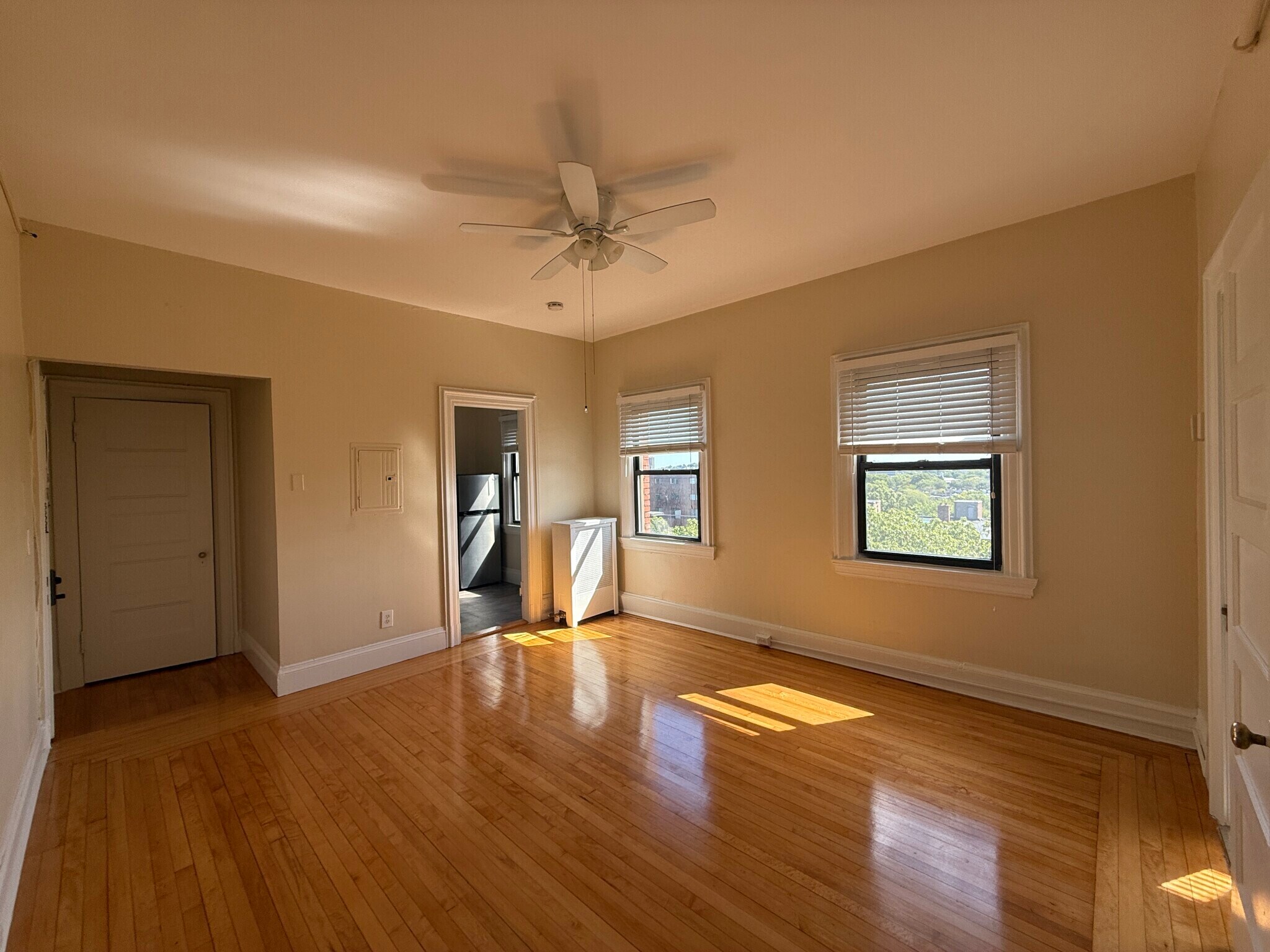 Building Photo - 1402 Beacon St