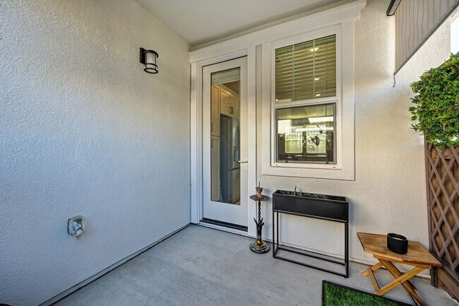 Building Photo - Beautiful 3 Bedroom Home with Updated Finishes & 2-Car Garage!