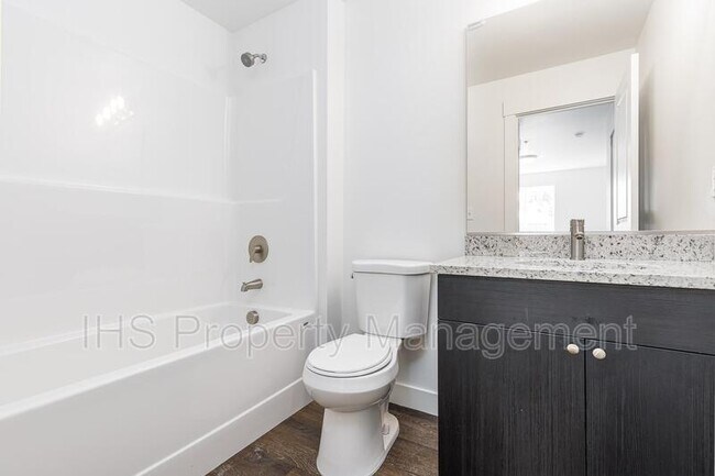 Building Photo - 485 S 38th Ave
